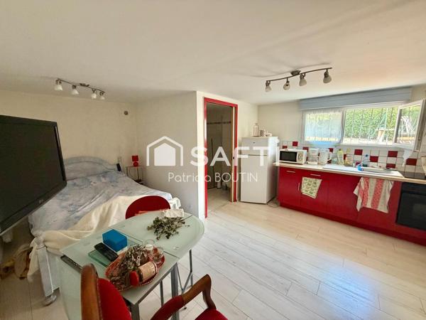 PAVILLON 2 CHAMBRES, GARAGE + STUDIO  ET JARDIN A AIFFRES !
