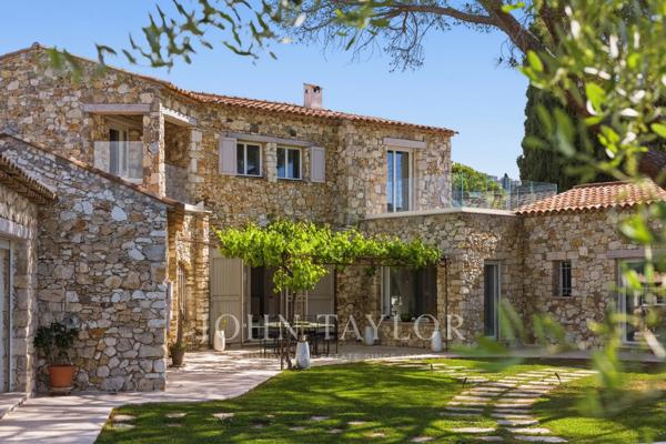 Bastide en pierre rénovée, à pied de Saint-Paul de Vence