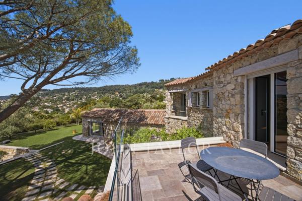 Bastide en pierre rénovée, à pied de Saint-Paul de Vence