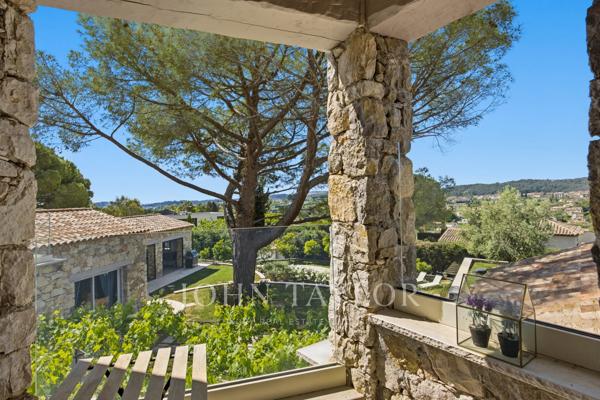 Bastide en pierre rénovée, à pied de Saint-Paul de Vence