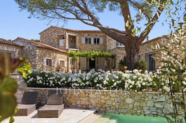 Bastide en pierre rénovée, à pied de Saint-Paul de Vence
