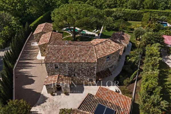 Bastide en pierre rénovée, à pied de Saint-Paul de Vence