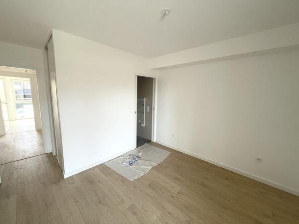 Petite copropriété / Terrasse / Parkings