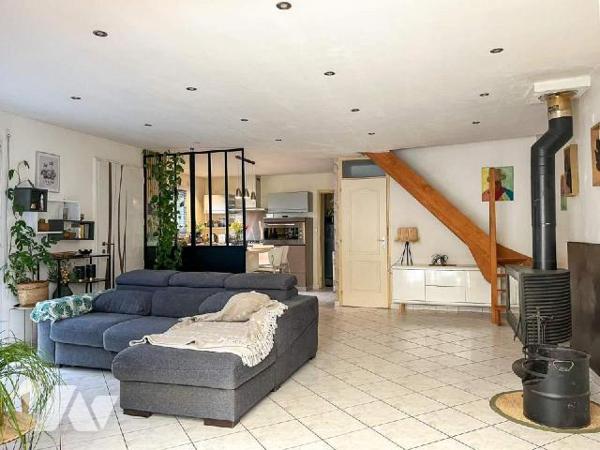 HEDE BAZOUGES, Maison T7 - A HEDE, dans un hameau tranquille non loin du canal d'Ille et Rance ...