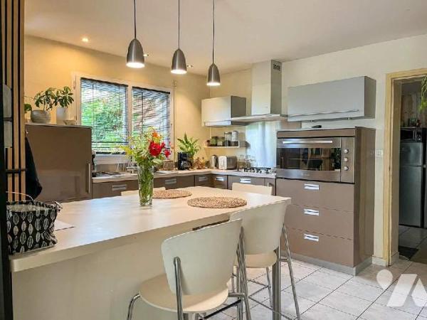 HEDE BAZOUGES, Maison T7 - A HEDE, dans un hameau tranquille non loin du canal d'Ille et Rance ...