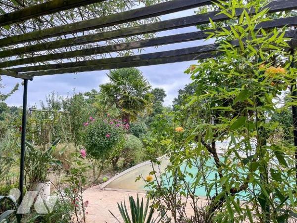 HEDE BAZOUGES, Maison T7 - A HEDE, dans un hameau tranquille non loin du canal d'Ille et Rance ...