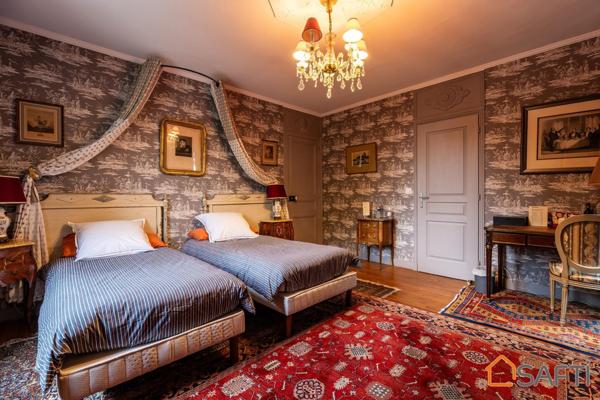 Manoir de 11 pièces, 8 chambres, 5 salles d'eau et 1 salle de bain avec un beau jardin paysager de 2800m2