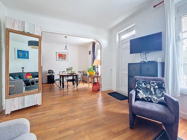 ORLEANS - MAISON ANNEES 30 - 130M2 au sol - 5 CHAMBRES - DOUBLE GARAGE - STUDIO INDEPENDANT louable - JARDIN ARBORE