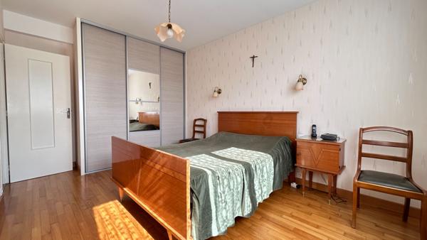 Maison à vendre à Chavagne - 5 pièces, 4 chambres,très bon état