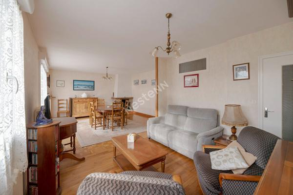 Maison à vendre à Chavagne - 5 pièces, 4 chambres,très bon état