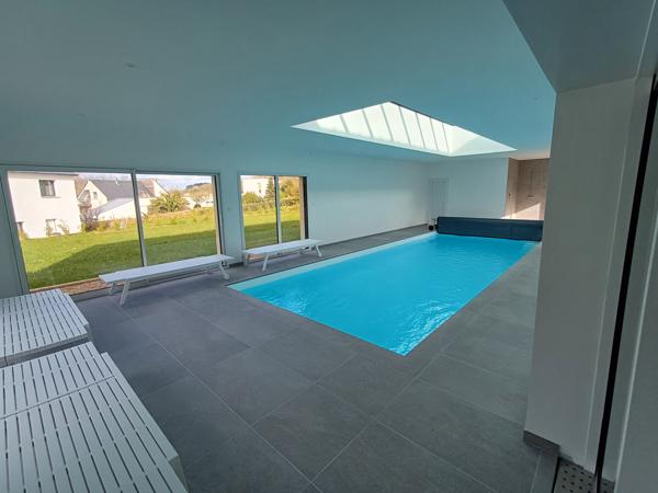 Plougasnou (29630) Plougasnou vue mer, maison bretonne en pierre entièrement rénovée, plain pied plus étage, piscine couverte.