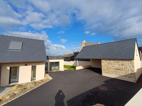 Plougasnou (29630) Plougasnou vue mer, maison bretonne en pierre entièrement rénovée, plain pied plus étage, piscine couverte.