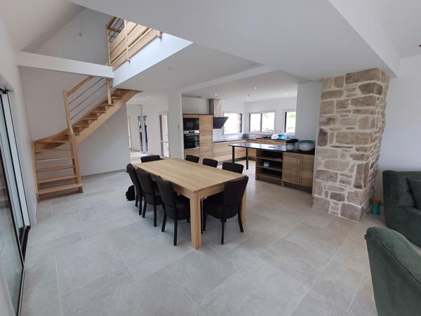 Plougasnou (29630) Plougasnou vue mer, maison bretonne en pierre entièrement rénovée, plain pied plus étage, piscine couverte.