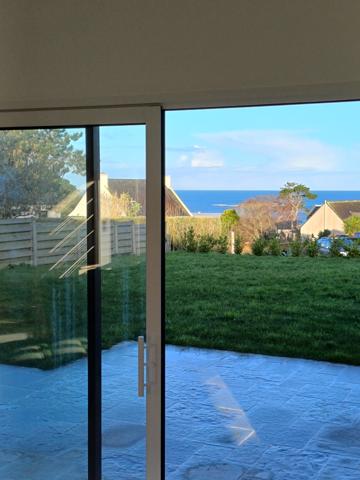 Plougasnou (29630) Plougasnou vue mer, maison bretonne en pierre entièrement rénovée, plain pied plus étage, piscine couverte.