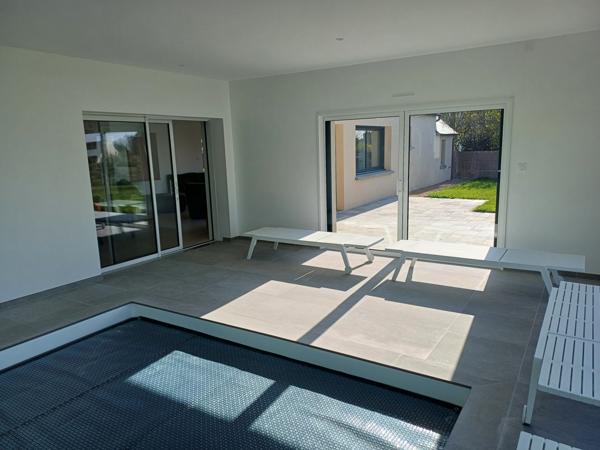 Plougasnou (29630) Plougasnou vue mer, maison bretonne en pierre entièrement rénovée, plain pied plus étage, piscine couverte.