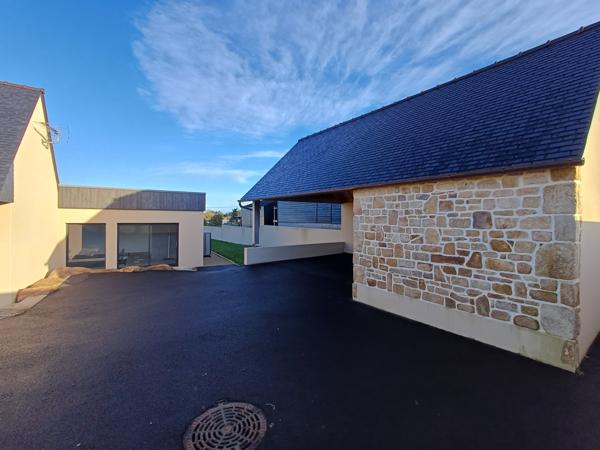 Plougasnou (29630) Plougasnou vue mer, maison bretonne en pierre entièrement rénovée, plain pied plus étage, piscine couverte.