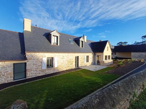 Plougasnou (29630) Plougasnou vue mer, maison bretonne en pierre entièrement rénovée, plain pied plus étage, piscine couverte.