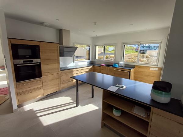 Plougasnou (29630) Plougasnou vue mer, maison bretonne en pierre entièrement rénovée, plain pied plus étage, piscine couverte.