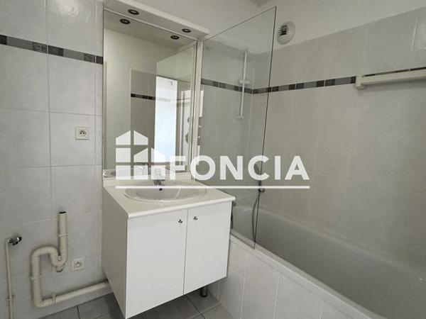 Location Appartement 2 pièces 43.5 m² - 1-3 ALLEE DES ETANGS ST PIERRE Thionville 57100