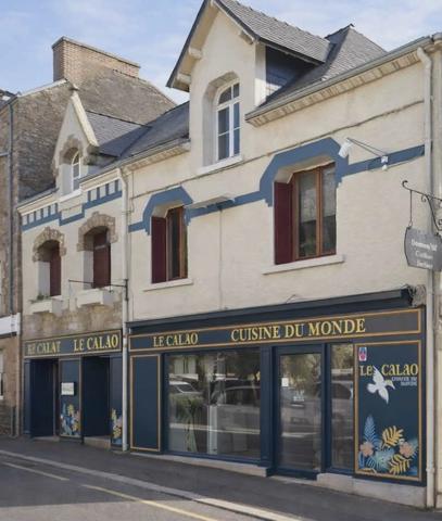 Immeuble de rapport 280 m² – Rendement 8 % – Rue Bernard – Local commercial + 2 appartements - LA ROCHE BERNARD (56)