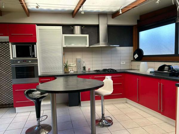 Immeuble de rapport 280 m² – Rendement 8 % – Rue Bernard – Local commercial + 2 appartements - LA ROCHE BERNARD (56)