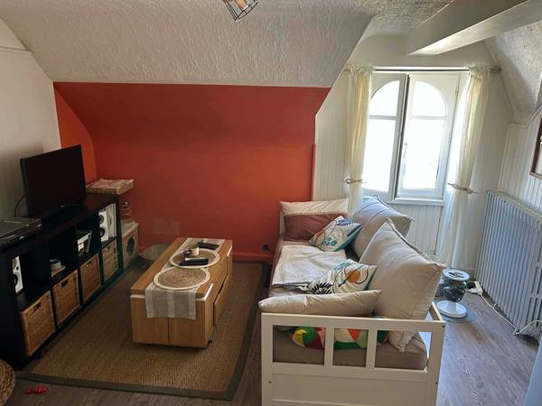 Immeuble de rapport 280 m² – Rendement 8 % – Rue Bernard – Local commercial + 2 appartements - LA ROCHE BERNARD (56)
