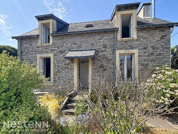 Maison en pierre de 77m², 3 chambres proche commodités à pied.