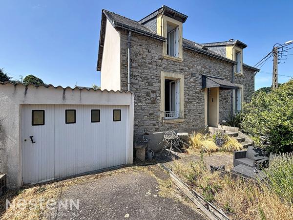 Maison en pierre de 77m², 3 chambres proche commodités à pied.