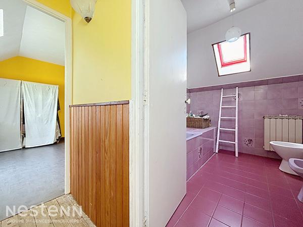 Maison en pierre de 77m², 3 chambres proche commodités à pied.