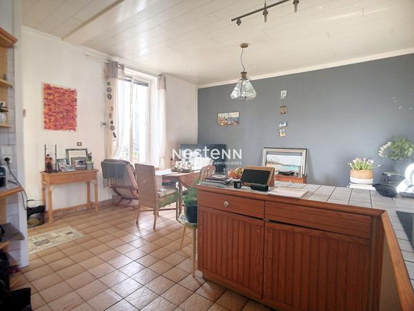Maison en pierre de 77m², 3 chambres proche commodités à pied.