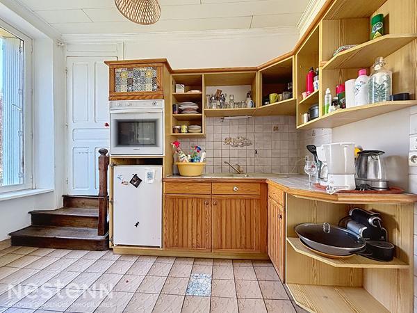 Maison en pierre de 77m², 3 chambres proche commodités à pied.