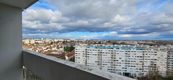 Appartement T4 avec balcon, parking, cave et gardien? Quartier Boucicaut à Chalon sur Saône
