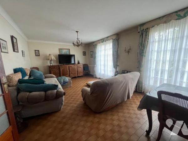 A VENDRE - ST MARC SUR MER - PROCHE PLAGES ET CENTRE - MAISON SUR GRANDE PARCELLE 
Dans secteu...