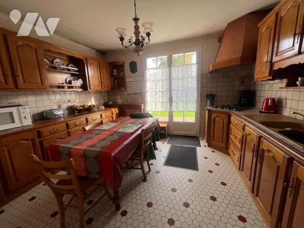 A VENDRE - ST MARC SUR MER - PROCHE PLAGES ET CENTRE - MAISON SUR GRANDE PARCELLE 
Dans secteu...