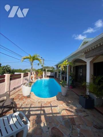 Etang Salé Les Hauts villa F5/6 avec piscine