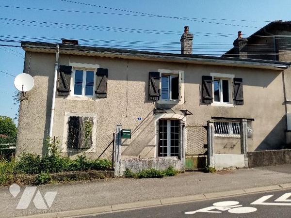 Maison de village de 158 m² avec terrain attenant de 429 m² 
Etat général : à conforter