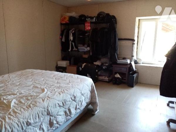 Maison de village de 158 m² avec terrain attenant de 429 m² 
Etat général : à conforter