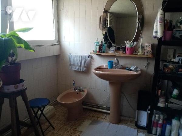 Maison de village de 158 m² avec terrain attenant de 429 m² 
Etat général : à conforter