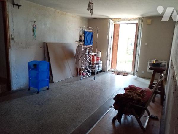 Maison de village de 158 m² avec terrain attenant de 429 m² 
Etat général : à conforter