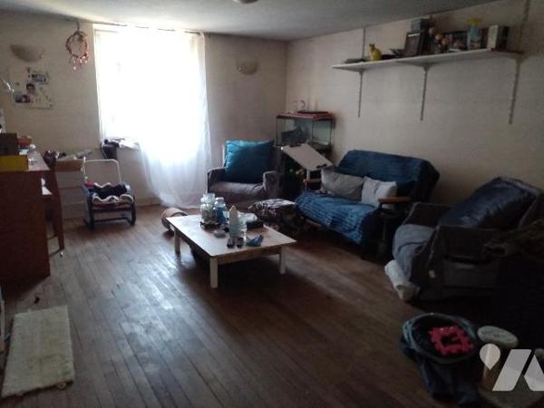 Maison de village de 158 m² avec terrain attenant de 429 m² 
Etat général : à conforter