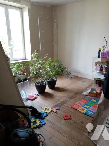 Maison de village de 158 m² avec terrain attenant de 429 m² 
Etat général : à conforter