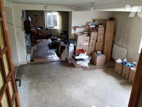 Maison de village de 158 m² avec terrain attenant de 429 m² 
Etat général : à conforter