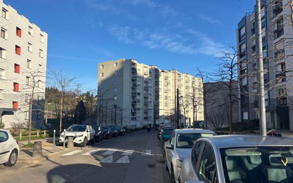 Appartement à louer    2 pièces •  Saint-Étienne