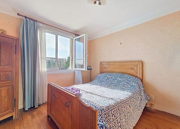 MAISON AVEC 1273 m² de terrain IDEALEMENT SITUEE