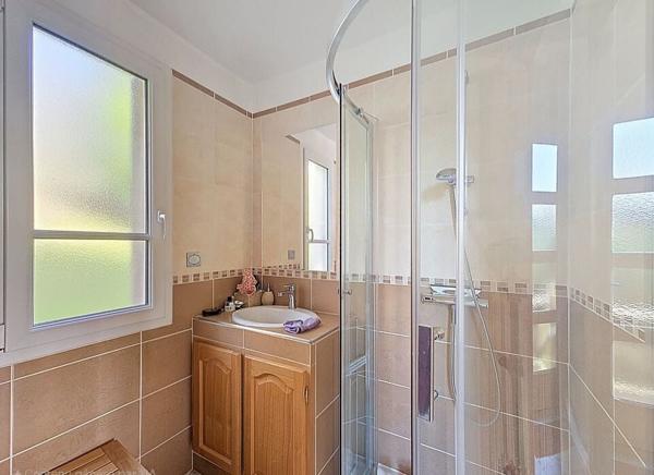 MAISON AVEC 1273 m² de terrain IDEALEMENT SITUEE