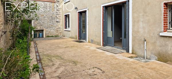 Pussay (91740) Appartement de plain-pied esprit maison avec terrasse, jardin, garage et dépendances