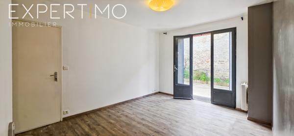 Pussay (91740) Appartement de plain-pied esprit maison avec terrasse, jardin, garage et dépendances