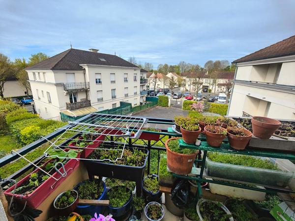 Appartement Bussy Saint Georges 3 pièce 64 m2 balcon parking