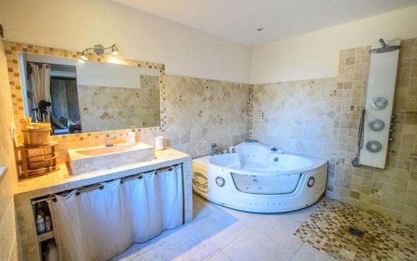 Maison à vendre    5 pièces •  Rochefort-du-Gard