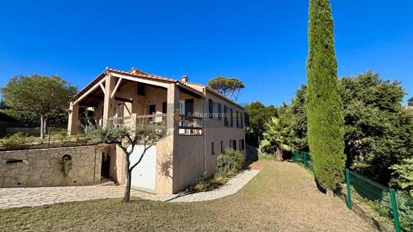 Vente                                                      Maison
                        
                     4 pièces                      126 m2                     à Saint-Aygulf